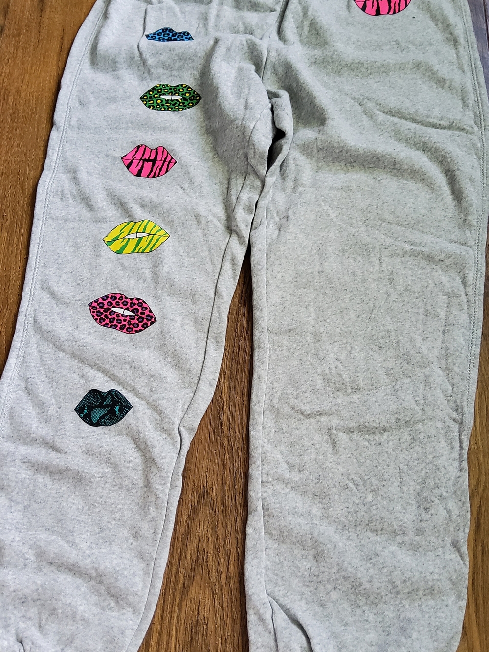 Chaser Wild Lips Cotton Joggers Medium NWT Rare